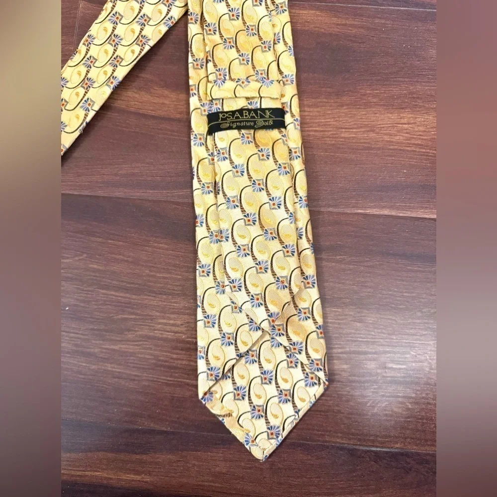 JOS. A. BANK Signature Gold Golden Yellow Pure Silk Necktie Made in Italy